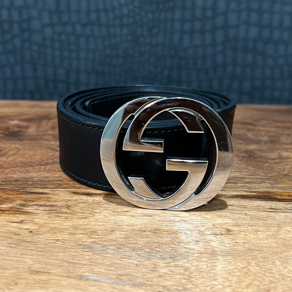 Leather belt with interlocking G buckle